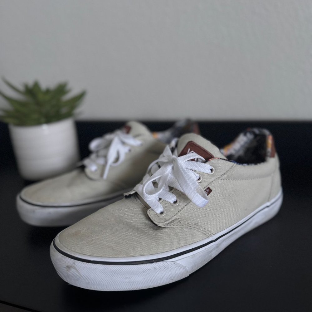 Vans Men's Sneaker - Lace up Closure Style